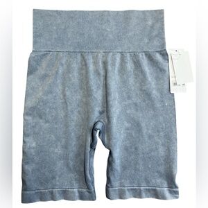 NEW Yogalicious Stone Wash Seamless Moondust 7” Short